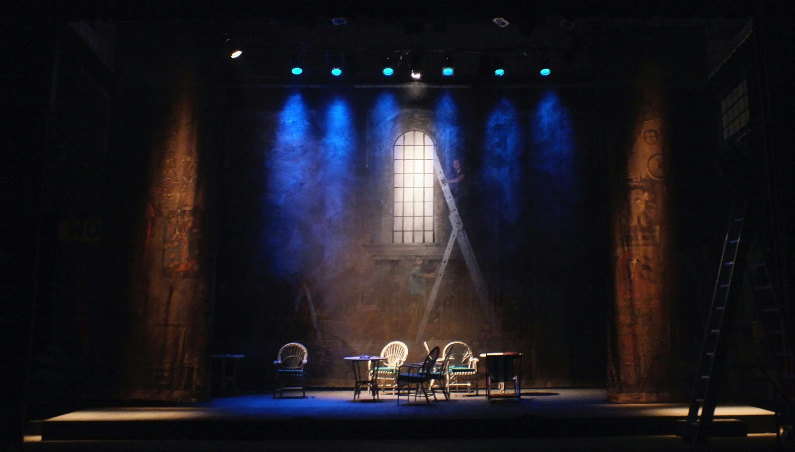 Sound and Lighting in Drama (4 Credits)
